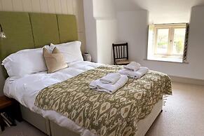Stunning 6 Bedroom Riverside Barn Cotswold Mill