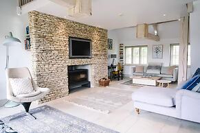 Stunning 6 Bedroom Riverside Barn Cotswold Mill