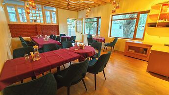 Hotel Ech Aar, Kargil