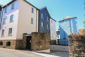 6 Dartmouth House