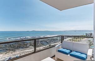 Secure One Bed Uninterrupted Ocean Views