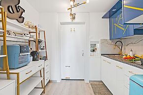 Luxury Apt 402 With Pool & Lake View
