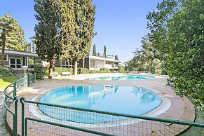 Luxury Apt 402 With Pool & Lake View