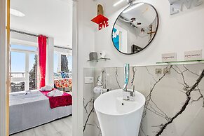 Luxury Apt 402 With Pool & Lake View