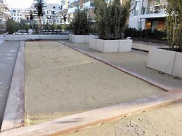 Luxury Apartment With Pool & Parking