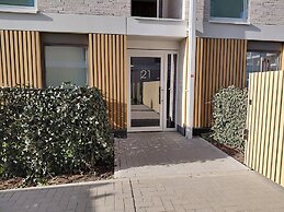 Luxury Apartment With Pool & Parking