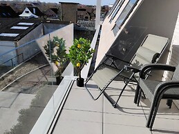 Luxury Apartment With Pool & Parking