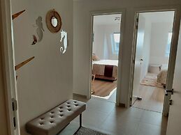 Luxury Apartment With Pool & Parking