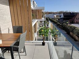 Luxury Apartment With Pool & Parking