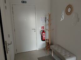 Luxury Apartment With Pool & Parking