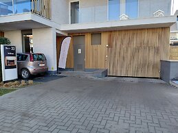 Luxury Apartment With Pool & Parking