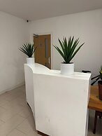 Heathrow Airport - Apt - Stay 3 - Great Location