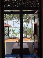 Kudah Bay Surf Hotel