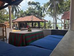 Kudah Bay Surf Hotel