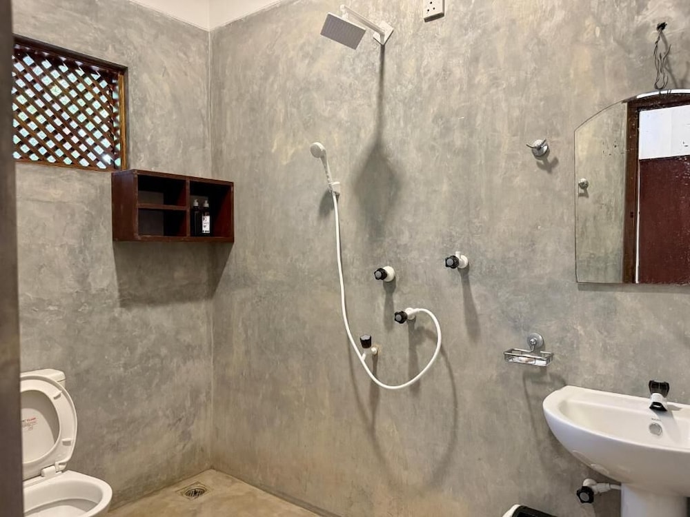 Kudah Bay Surf Hotel