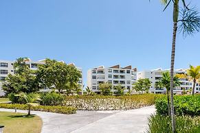Tropical Escape! Breezy Lagoon + Pool Views
