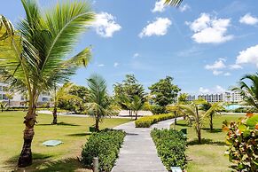 Tropical Escape! Breezy Lagoon + Pool Views