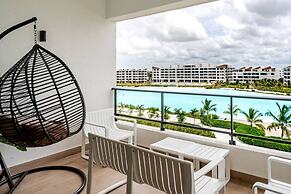 Tropical Escape! Breezy Lagoon + Pool Views