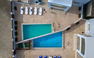 Villa Ocean Pool in Planos