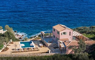 Evilia Beach Villa in Varvara