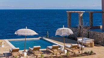 Evilia Beach Villa in Varvara