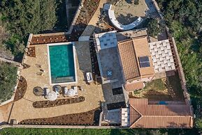 Evilia Beach Villa in Varvara
