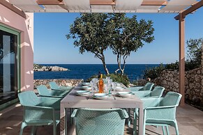 Evilia Beach Villa in Varvara