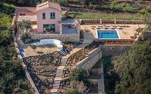 Evilia Beach Villa in Varvara
