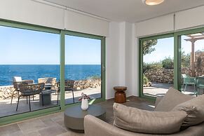 Evilia Beach Villa in Varvara