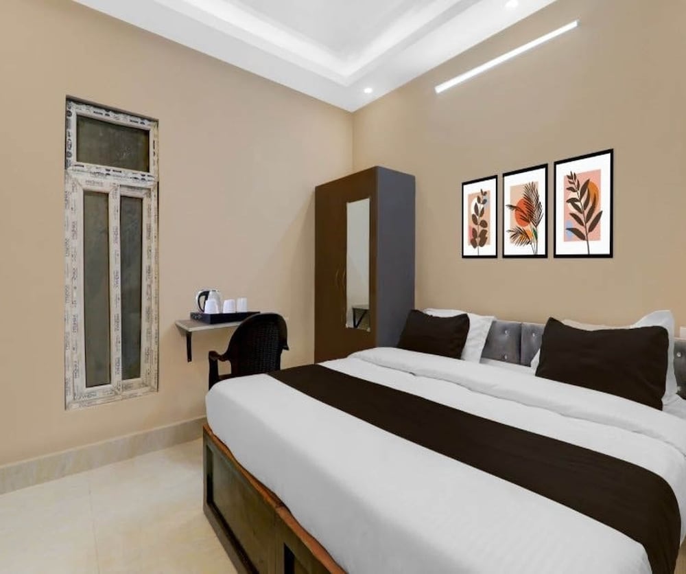 Hotel O Singar Nagar Metro Station
