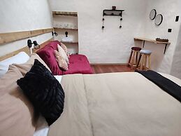 KANTIQ House