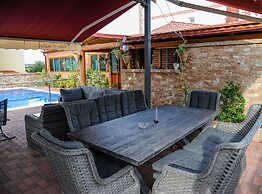 Golden Coast Villa Caska