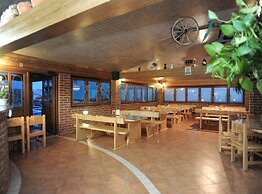 Golden Coast Villa Caska