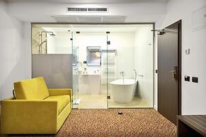 CHARM BOUTIQUE HOTEL