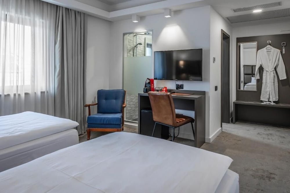 CHARM BOUTIQUE HOTEL