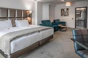 CHARM BOUTIQUE HOTEL