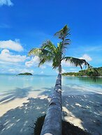 Baia beachfront boutique lodge