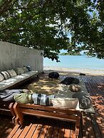 Baia beachfront boutique lodge