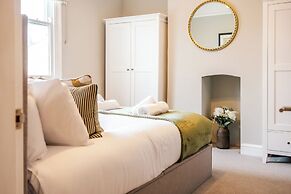 Stunning 2BD Townhouse in Cheltenham