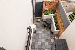 Stunning 2BD Townhouse in Cheltenham