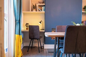 Stunning 2BD Townhouse in Cheltenham