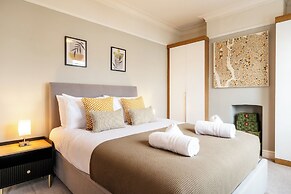 Stunning 2BD Townhouse in Cheltenham
