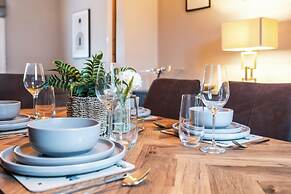 Stunning 2BD Townhouse in Cheltenham