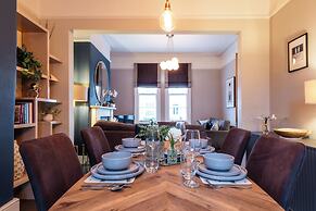 Stunning 2BD Townhouse in Cheltenham