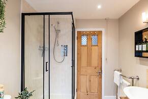 Stunning 2BD Townhouse in Cheltenham