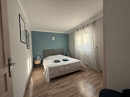 Villa Alba: Sunlit Comfort in Lirac