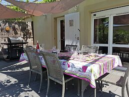 Villa Alba: Sunlit Comfort in Lirac