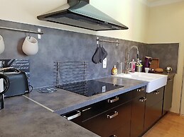 Villa Alba: Sunlit Comfort in Lirac