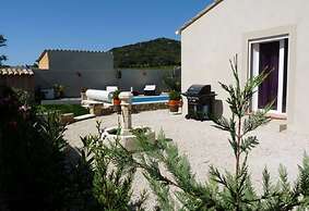 Villa Alba: Sunlit Comfort in Lirac
