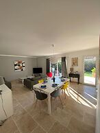 Villa Alba: Sunlit Comfort in Lirac